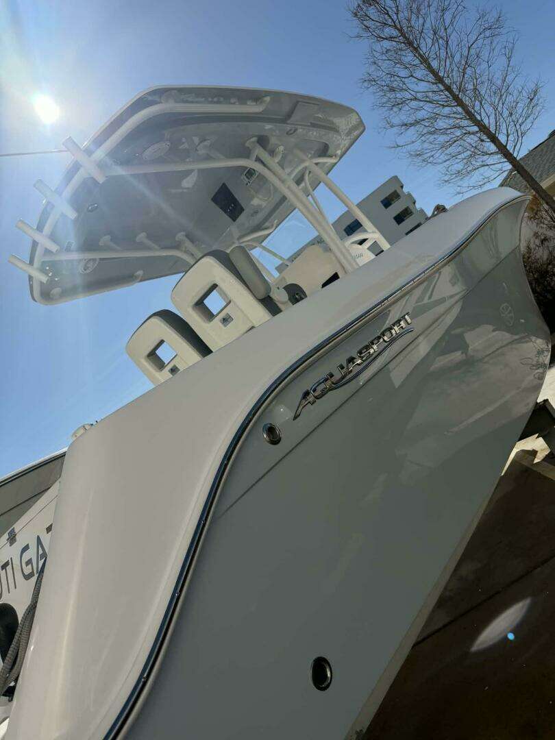 2021 Aquasport 2500 Center Console - Image 32