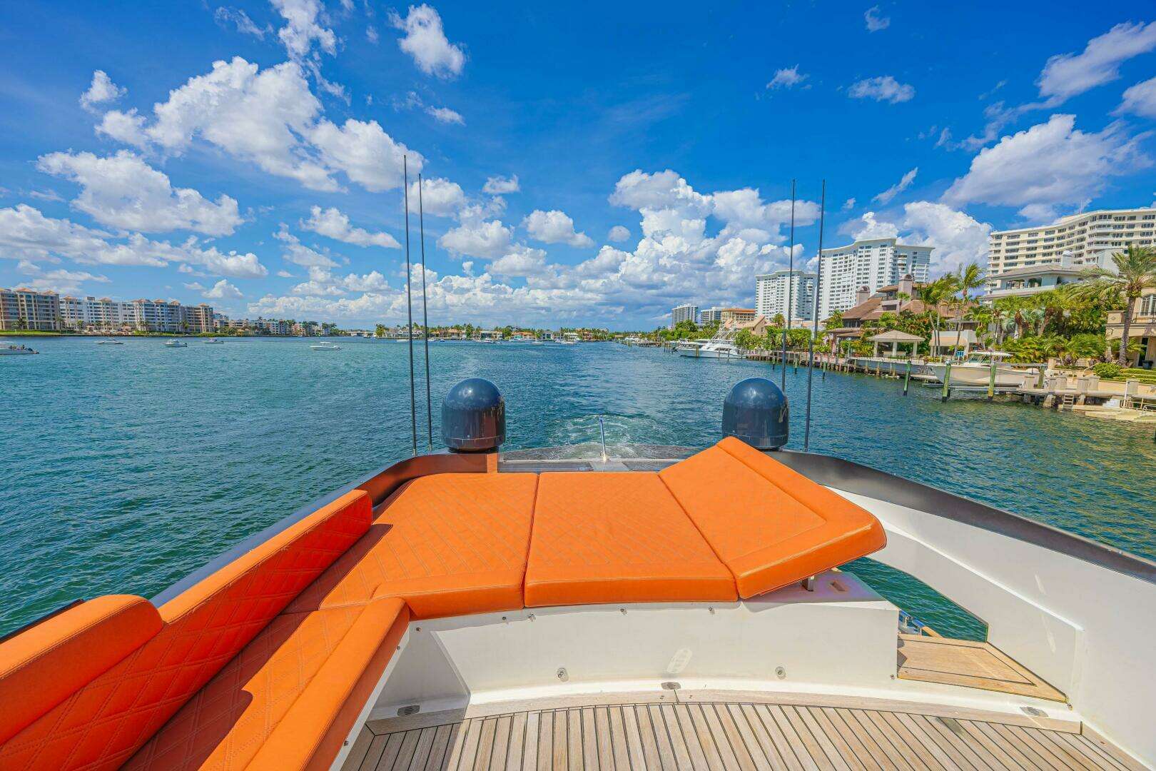 2010 Lazzara Yachts LSX 92 - Image 16