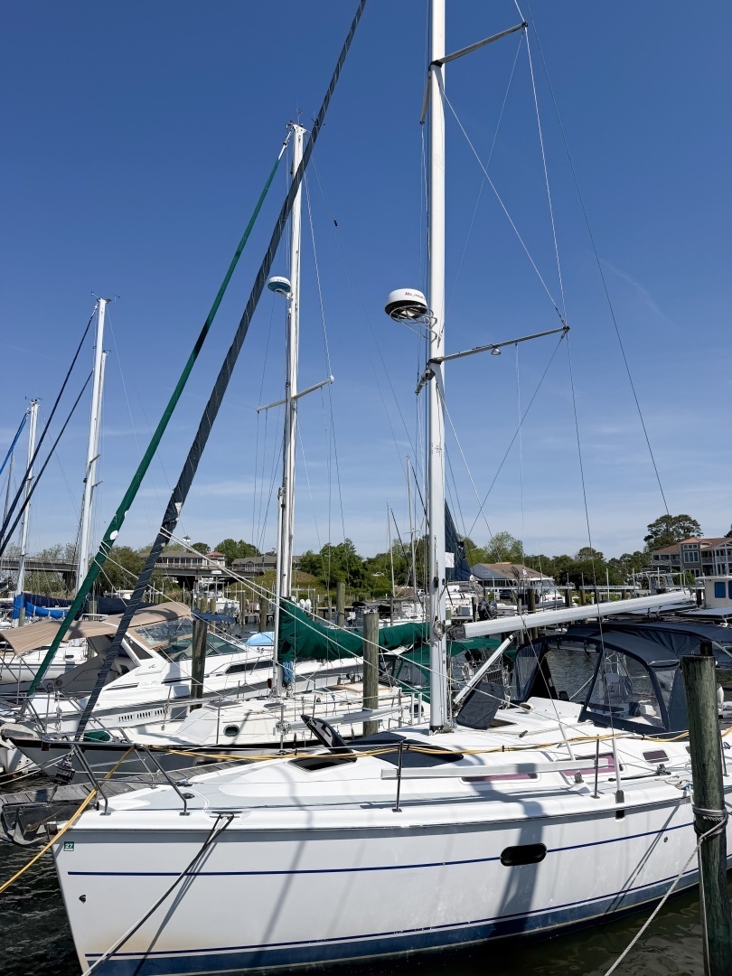 2005 Hunter 36 - Image 8