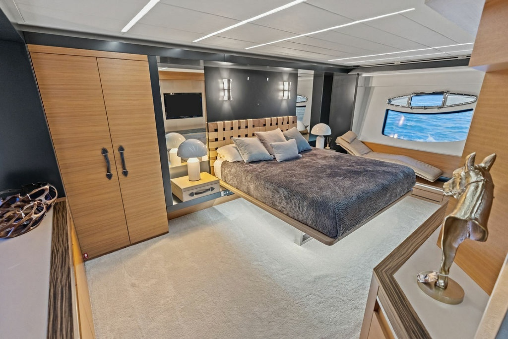 2012 Pershing 92 - Image 27