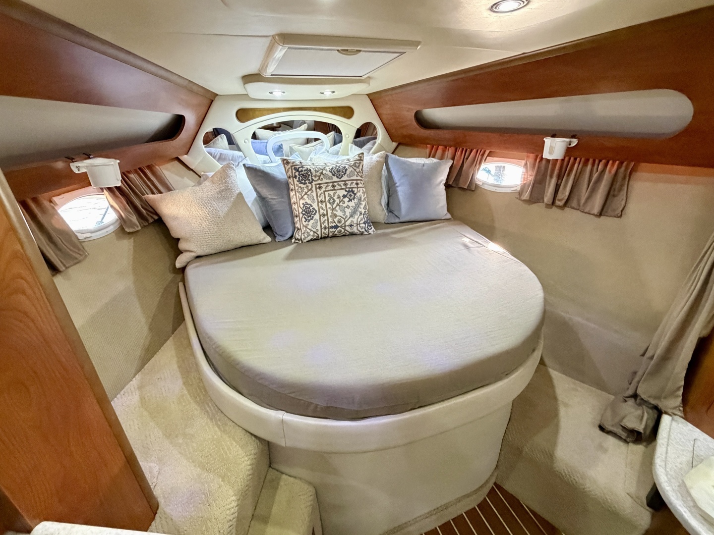 2007 Rinker 350 Express Cruiser - Image 50
