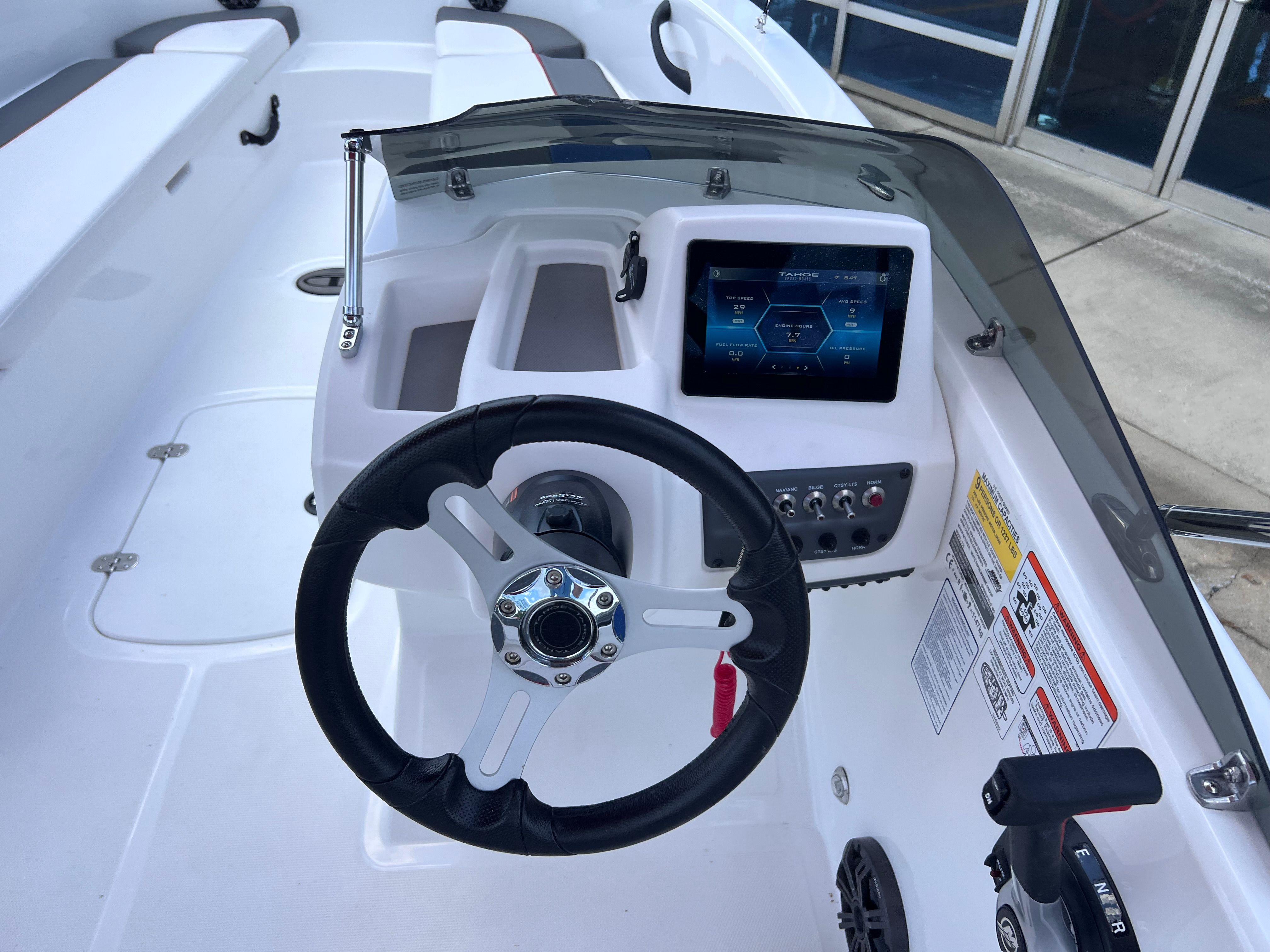2024 TAHOE T18 - Image 12