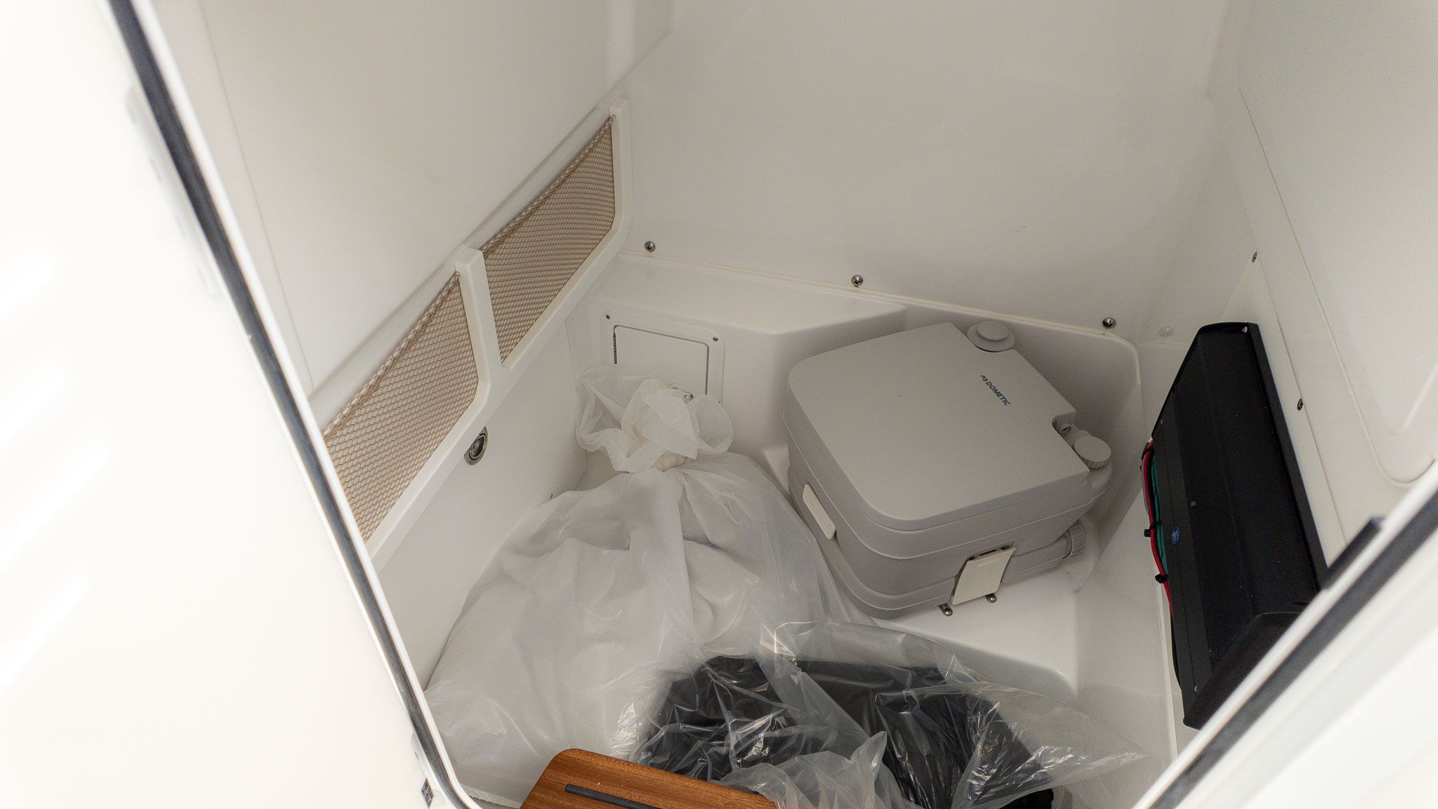 2026 Everglades 253 Center Console - 11