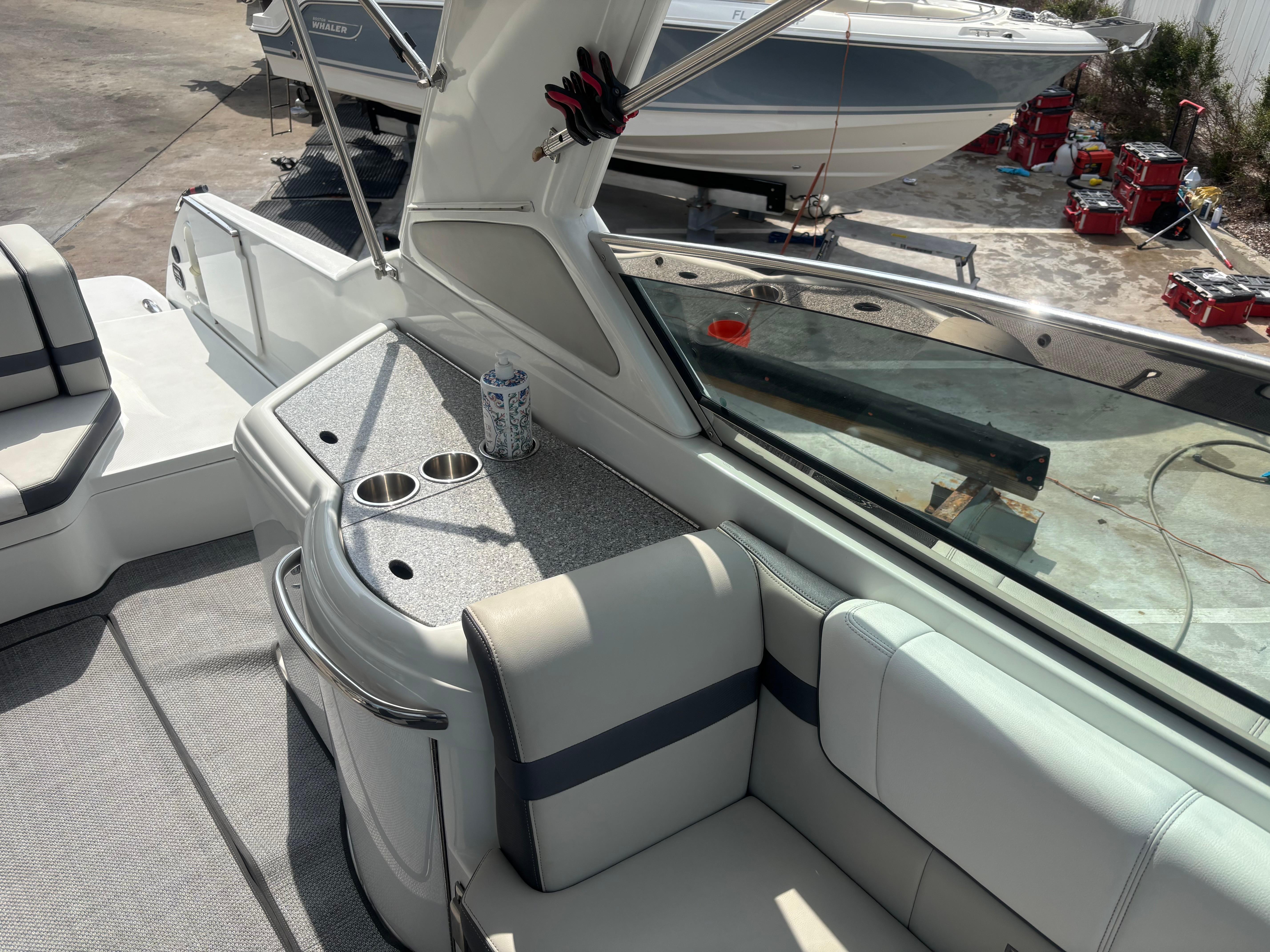 2007 Formula 330 Sun Sport - 10