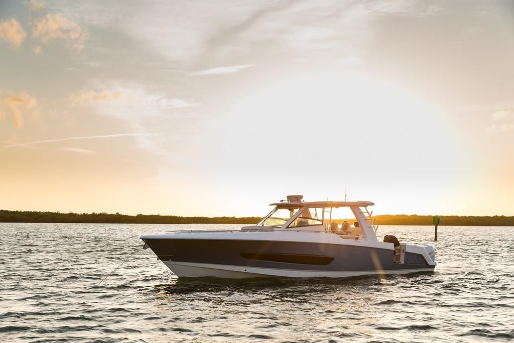 2023-Boston-Whaler-420-Outrage-MarineMax