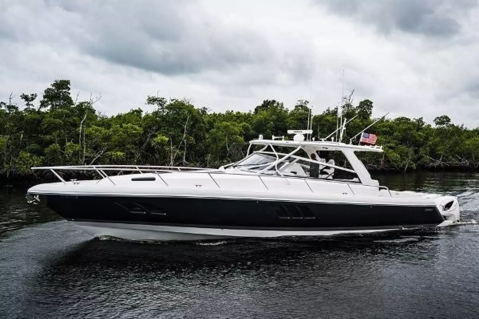 2019 Intrepid 475 Sport Yacht - Image 5