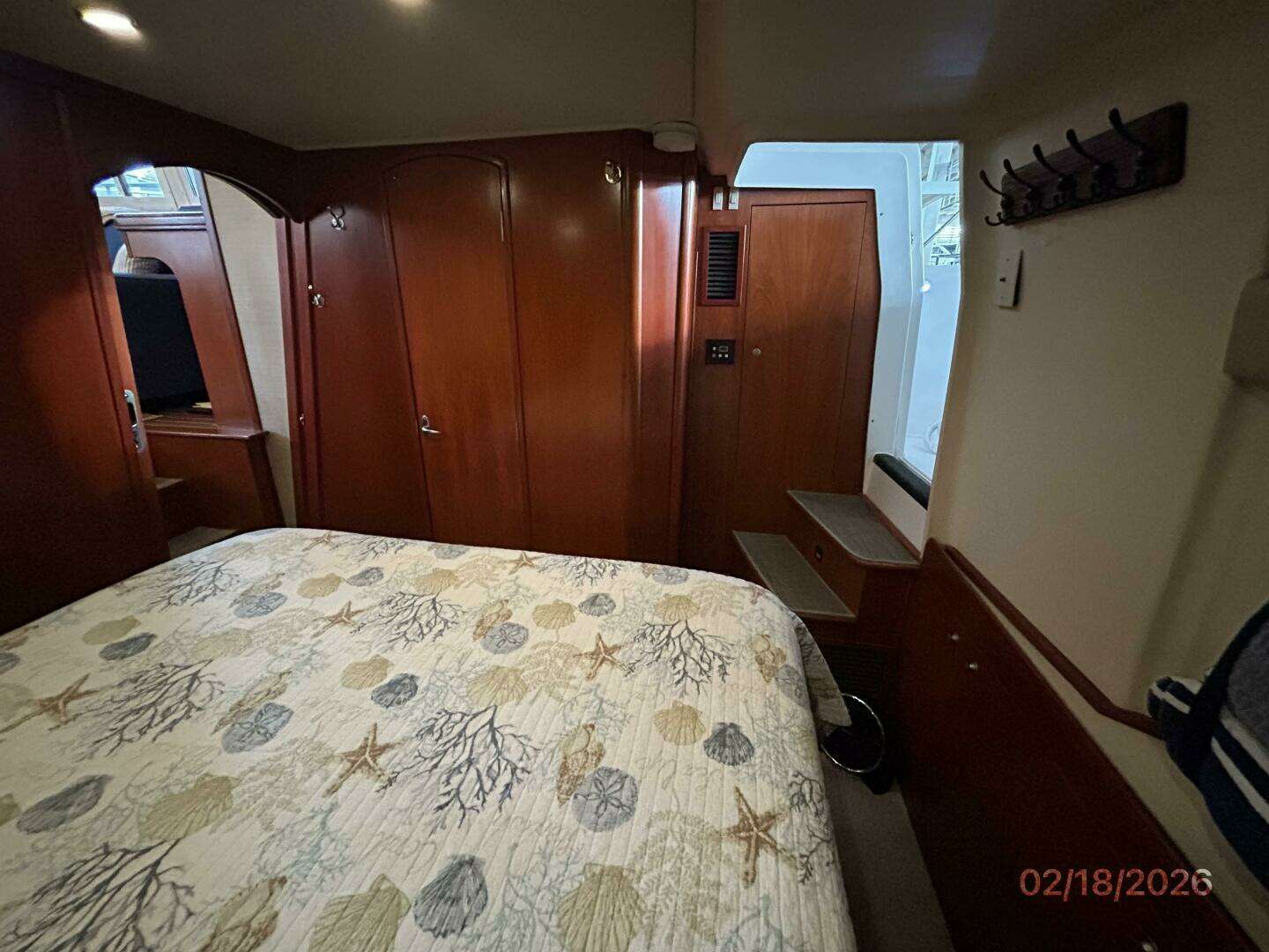 2004 Mainship 430 - Image 57