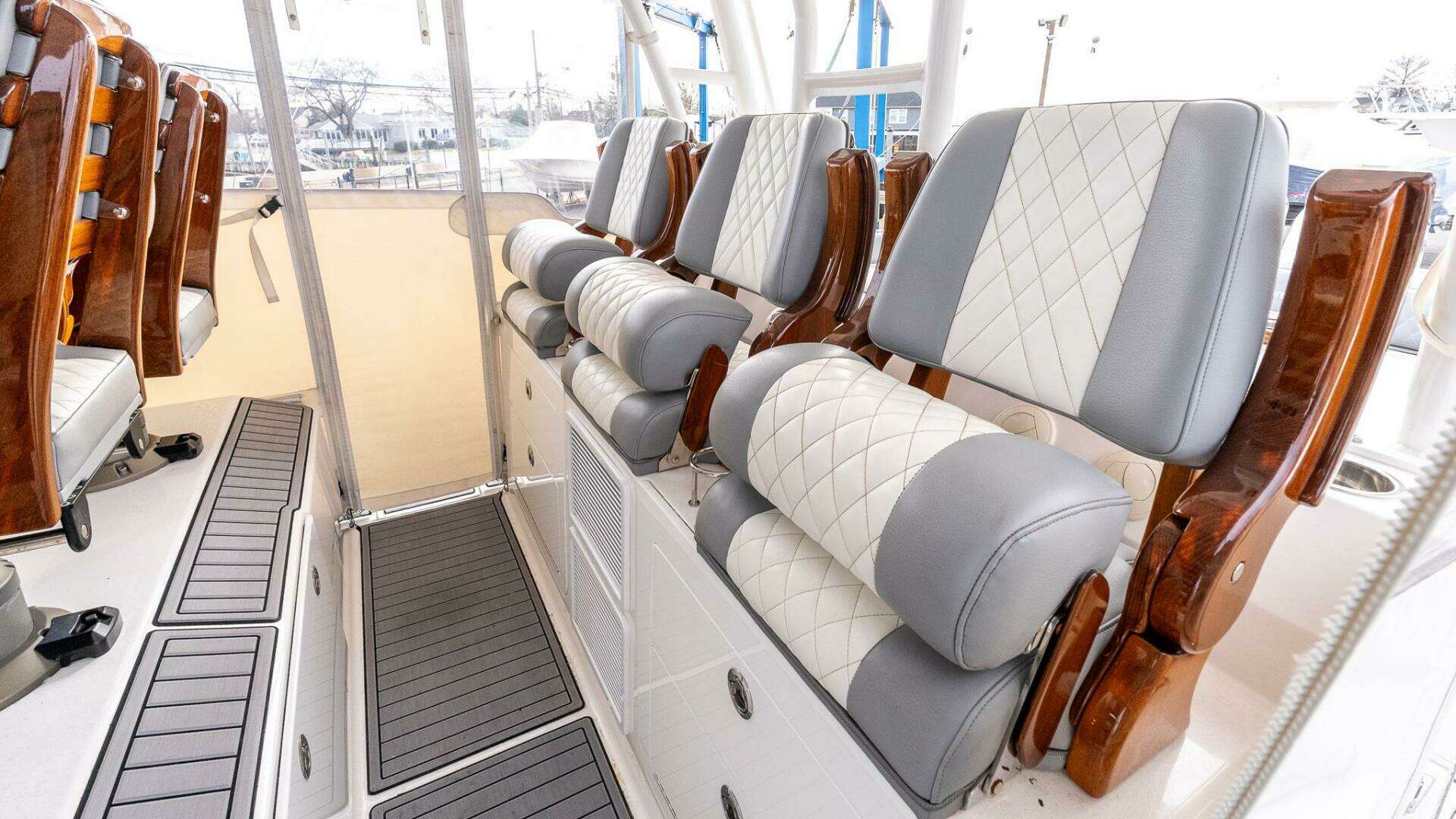 2023 Everglades 455 Center Console - Image 22