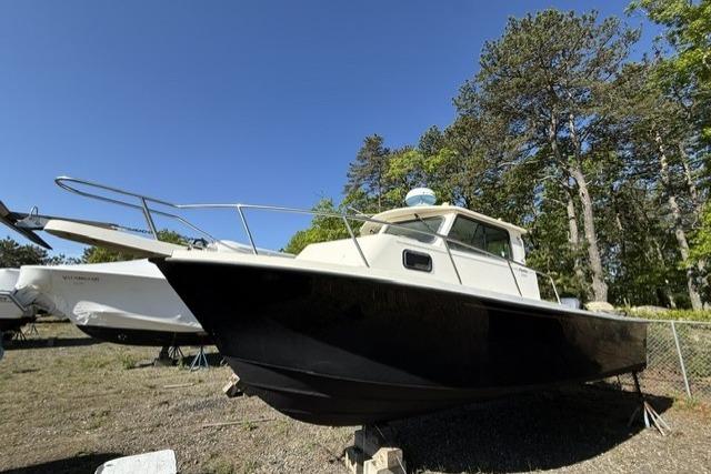2001 Parker 2520 Deep Vee Sport Cabin