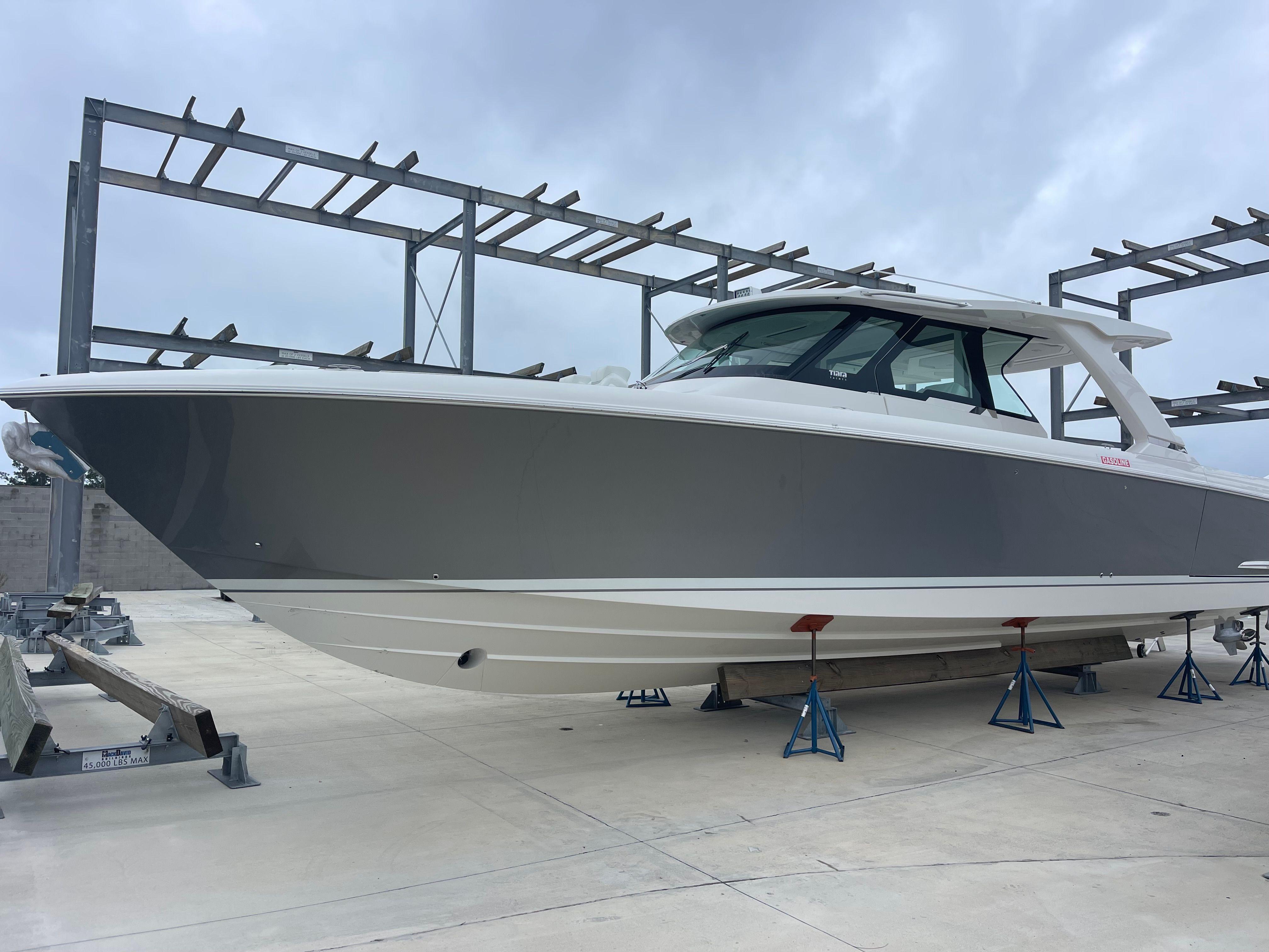 2025 Tiara Yachts 48 LS