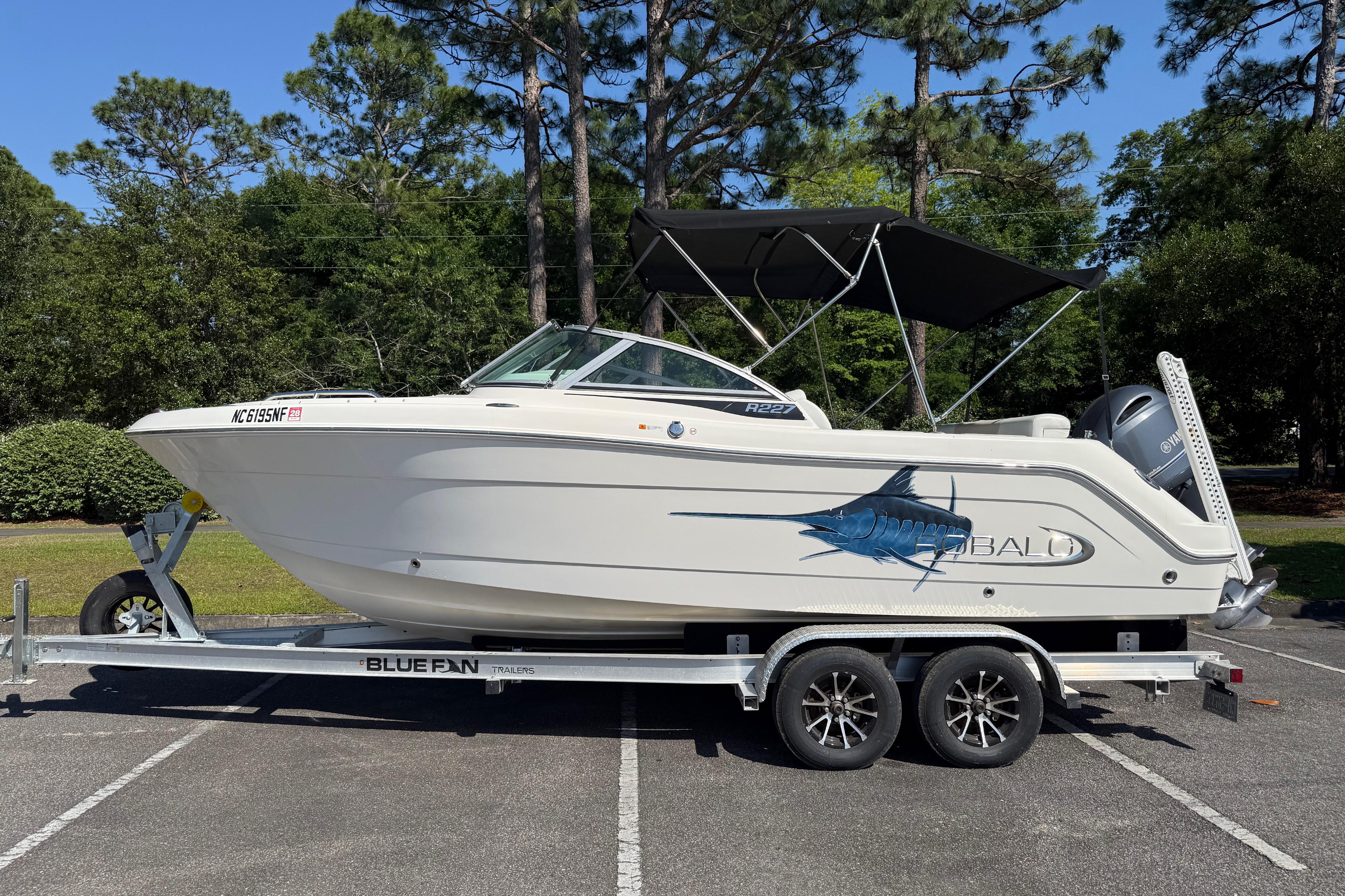 2015 Robalo R227 Dual Console