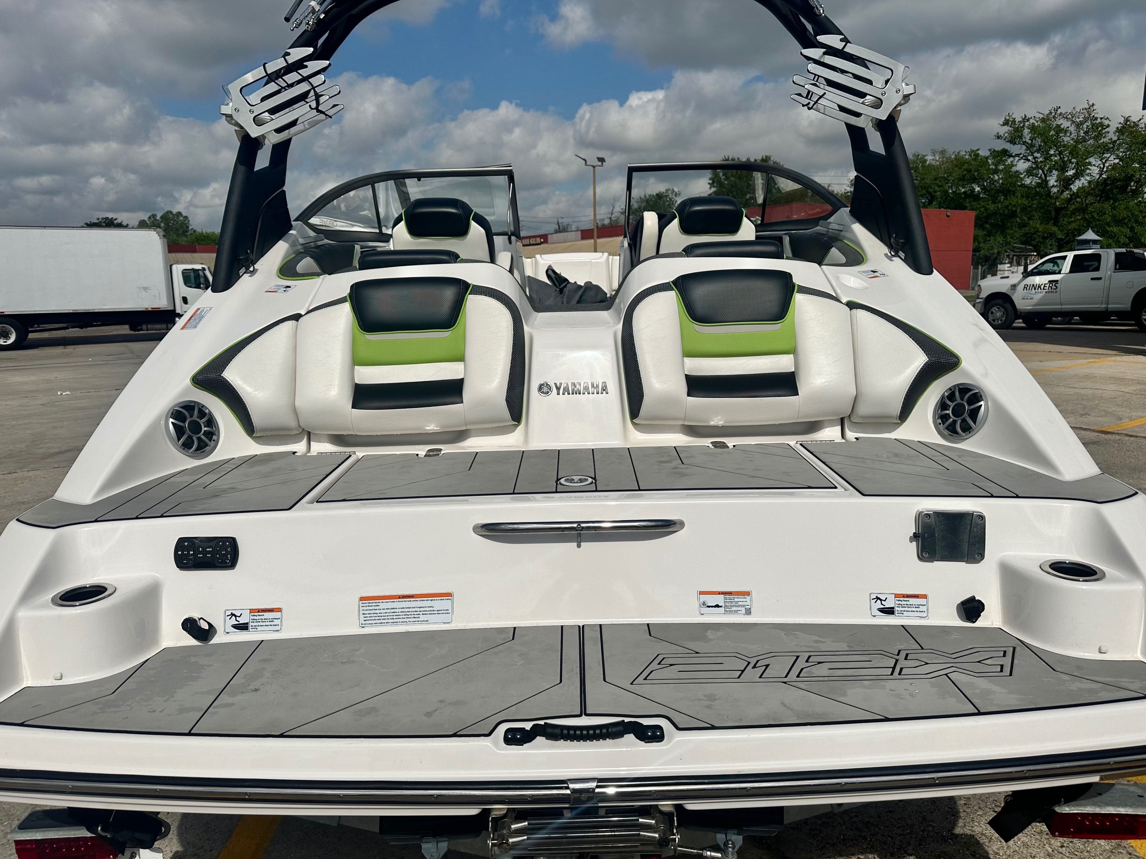2022 Yamaha Boats 212XE - 21