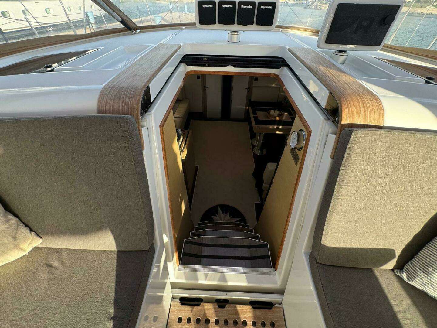 2023 Jeanneau 65 - Image 10