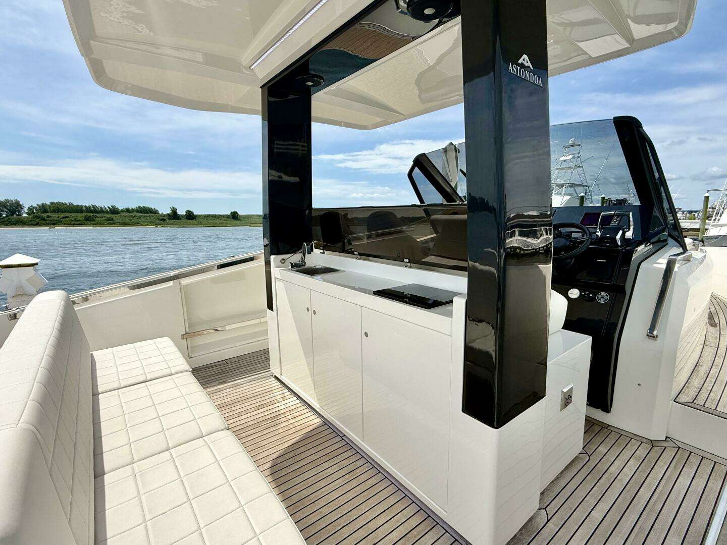 2023 Astondoa 377 Coupe Outboard - Image 19
