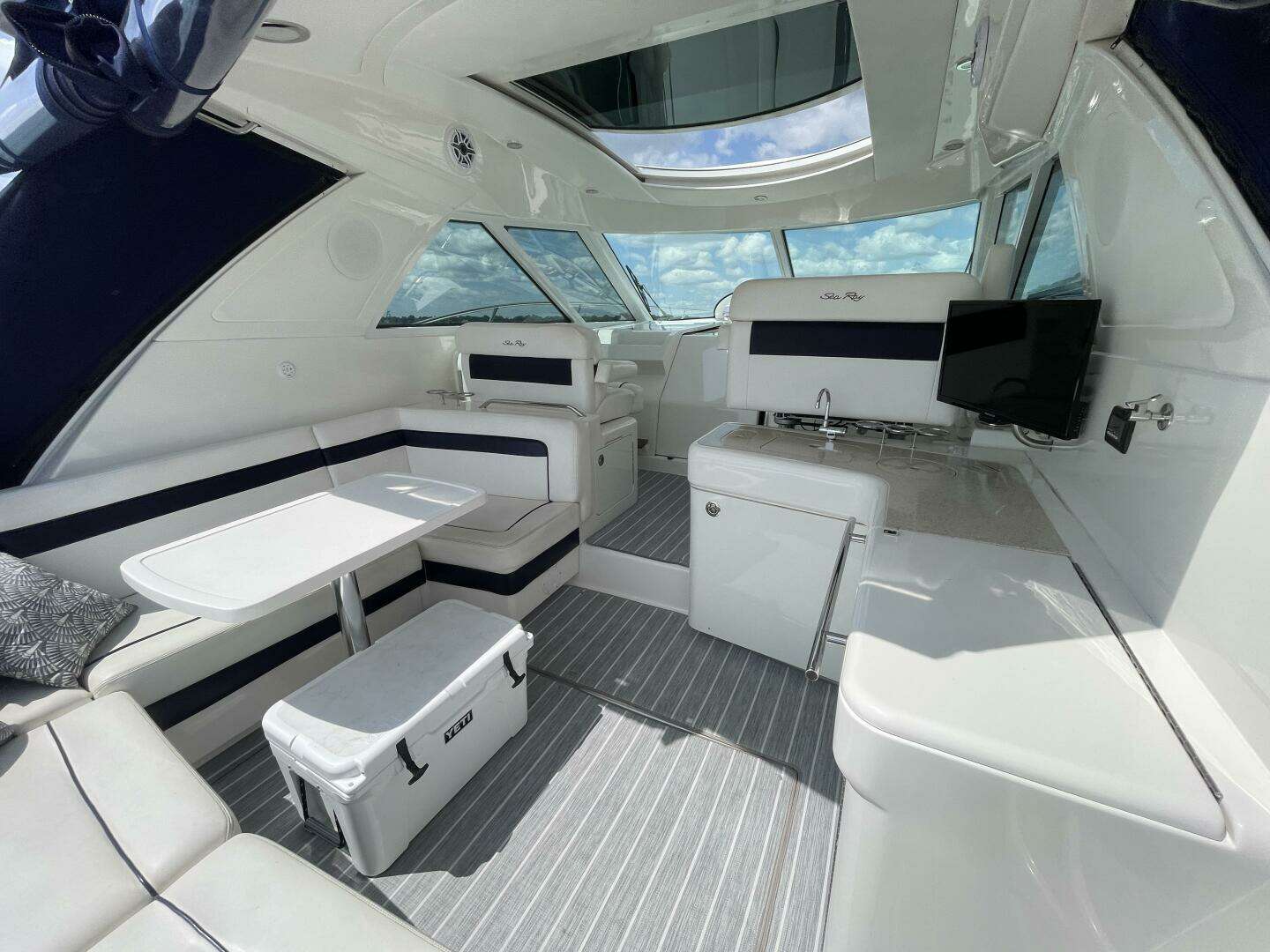 2010 Sea Ray 450 Sundancer - Image 23