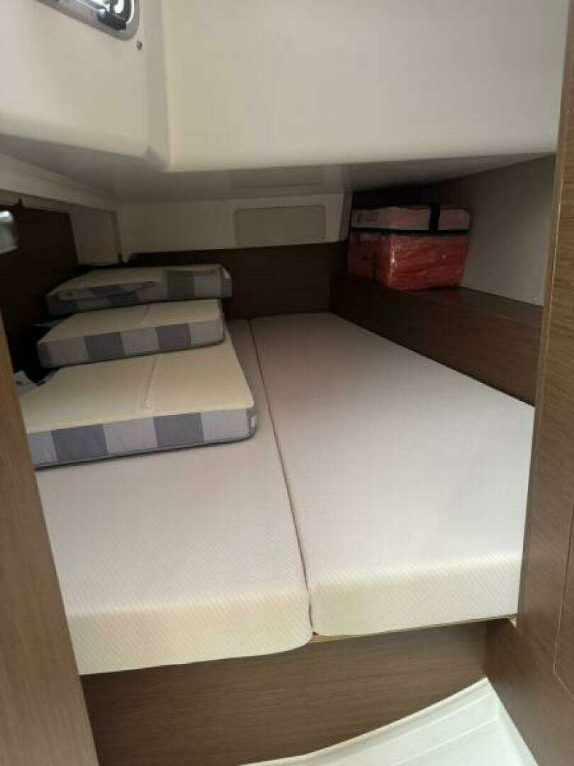 2024 Beneteau 34.1 - Image 27