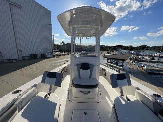 2024 Robalo 226 Cayman - 5