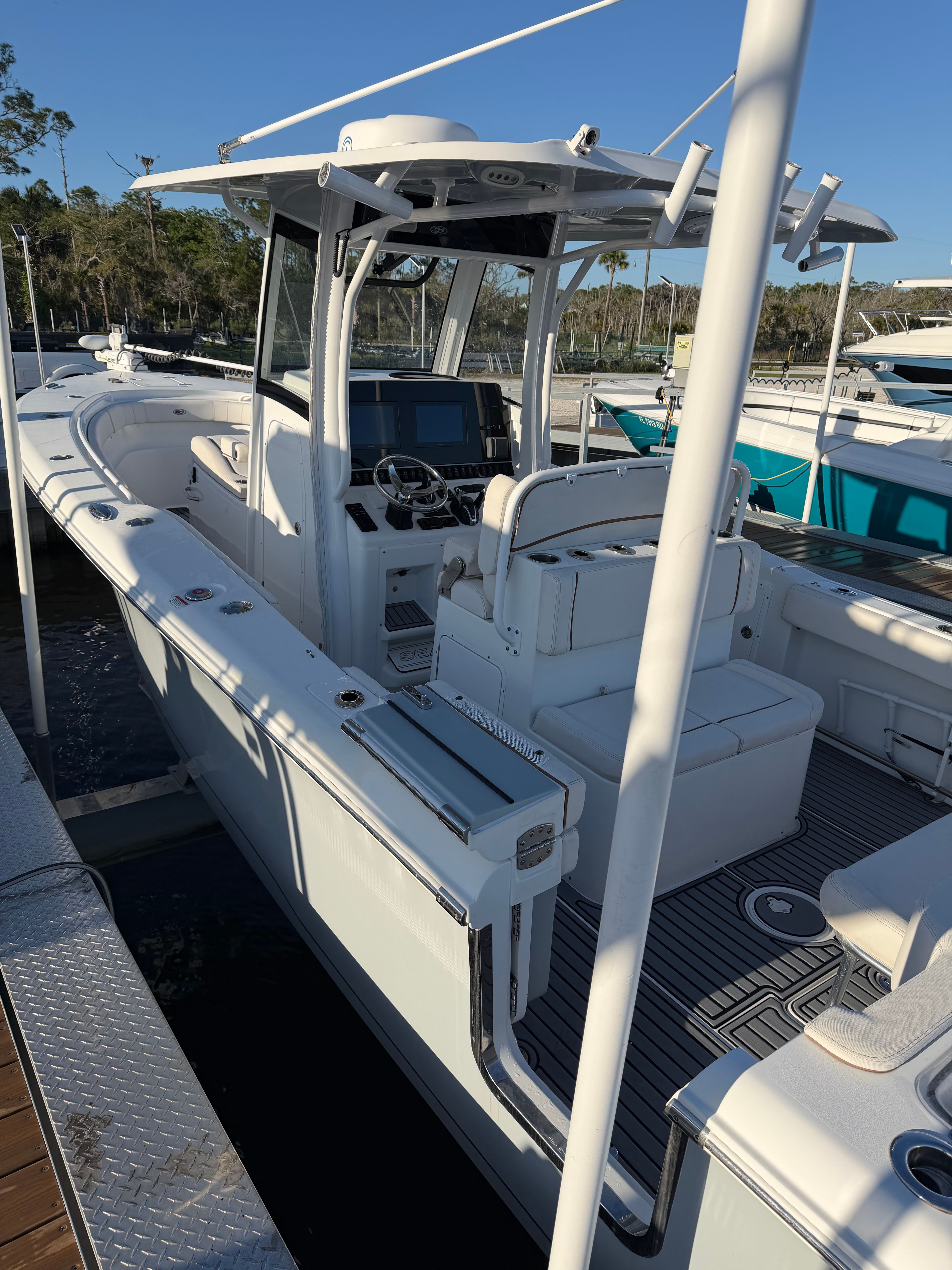 2022 Sea Hunt Gamefish 30 Coffin Box - 12