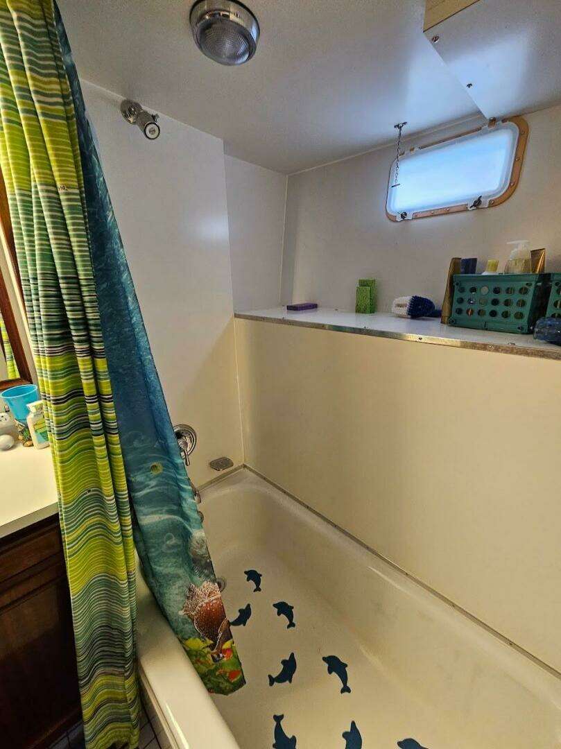 1975 Hatteras 58 LRC - Image 49