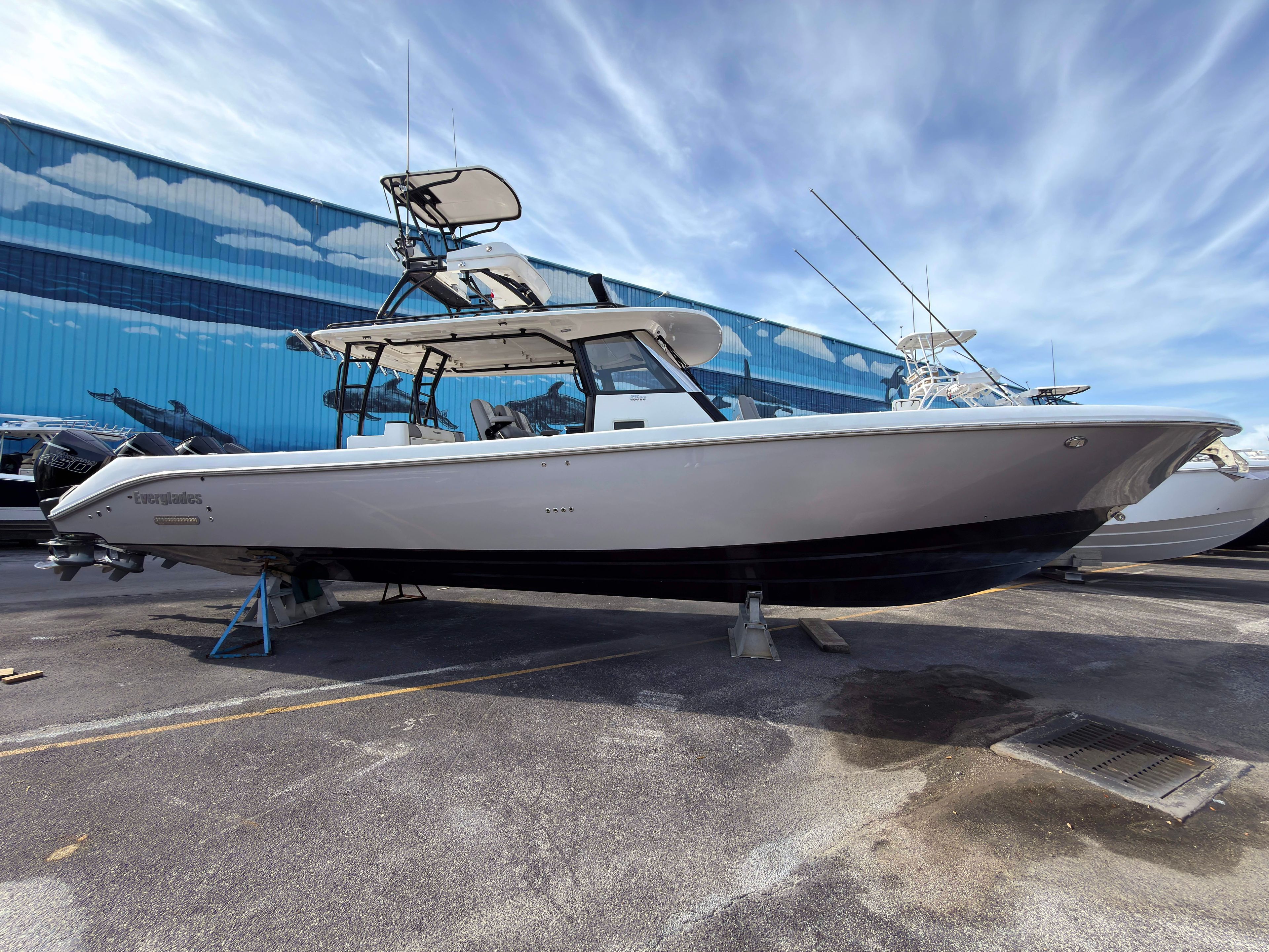 2017 Everglades 435 Center Console