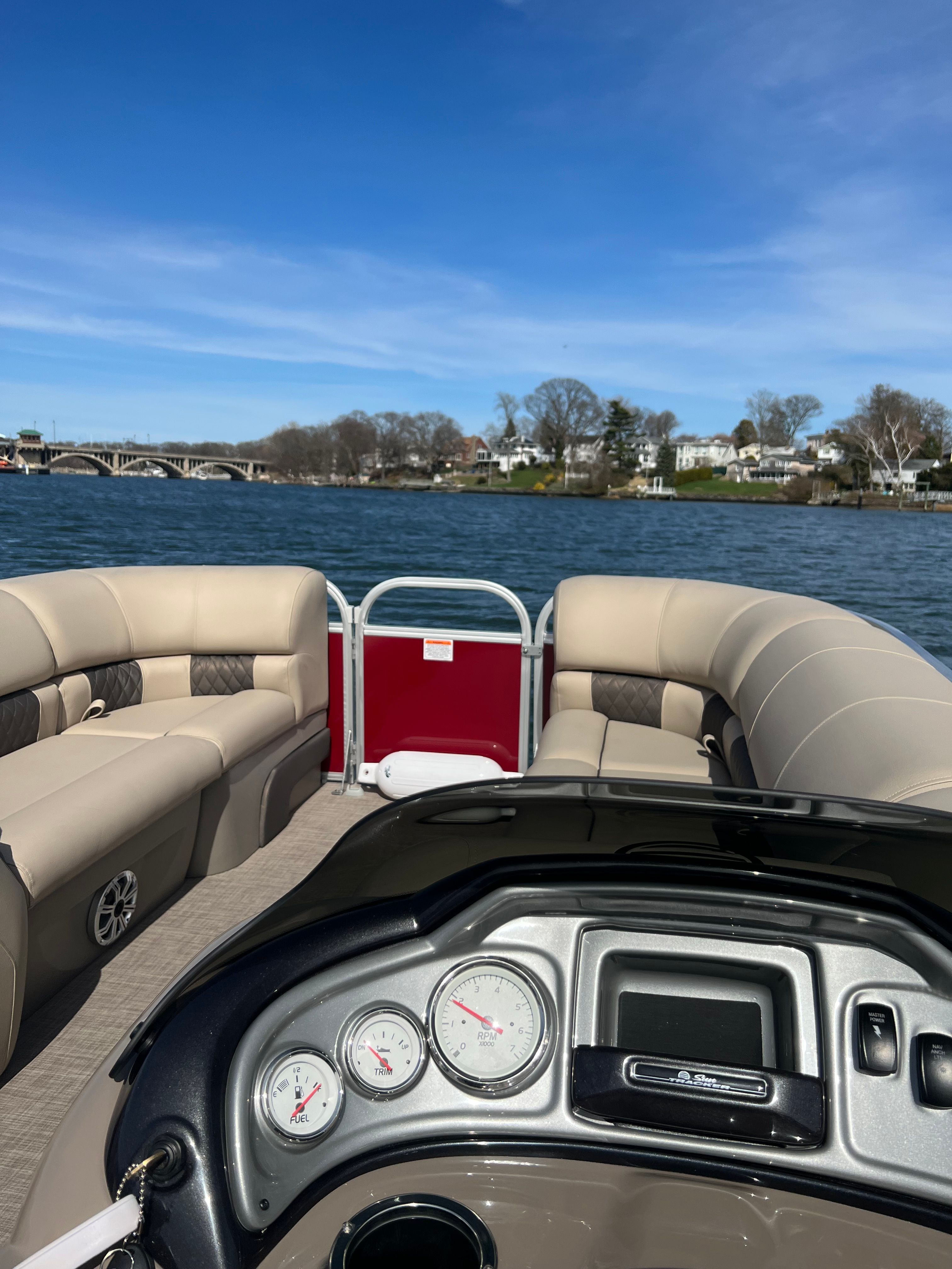 2023 Sun Tracker Party Barge 20 DLX - 7