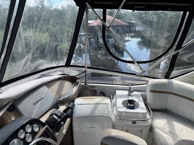 2005 Carver 41 Cockpit Motor Yacht - 12