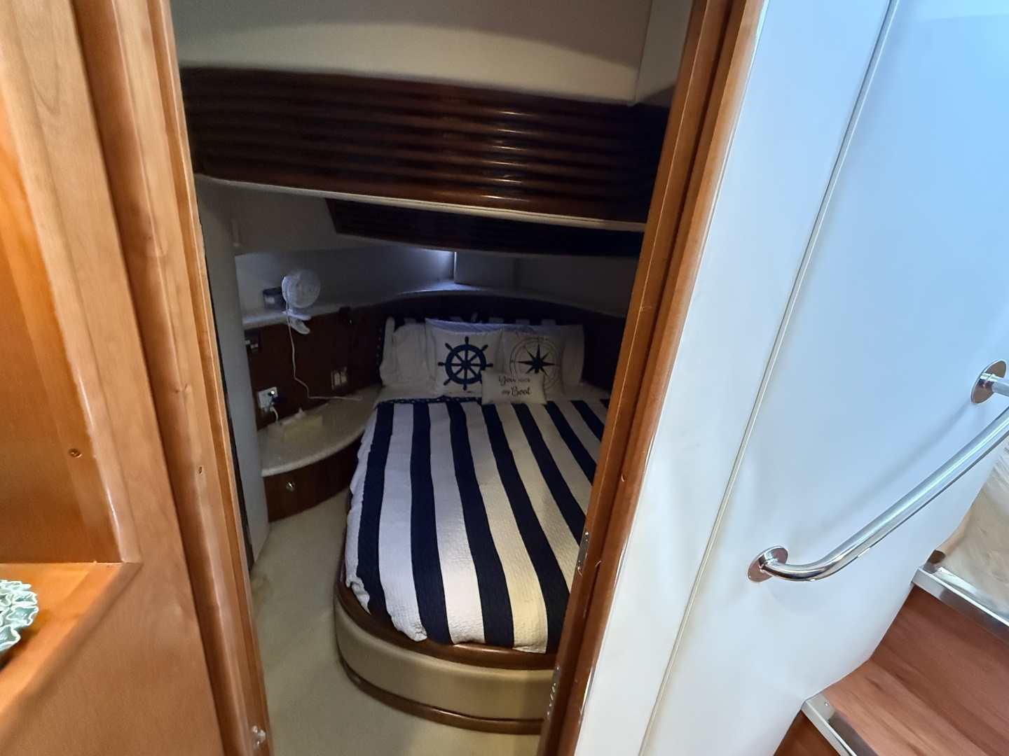 1999 Carver 450 Voyager - Image 37