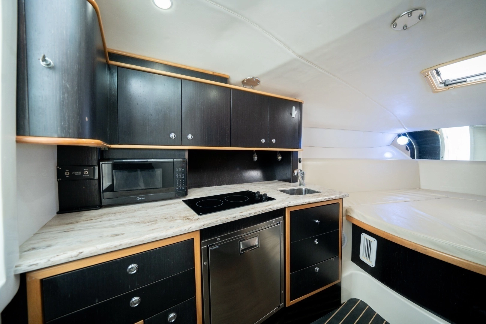 2011 Contender 40 Express - Image 6