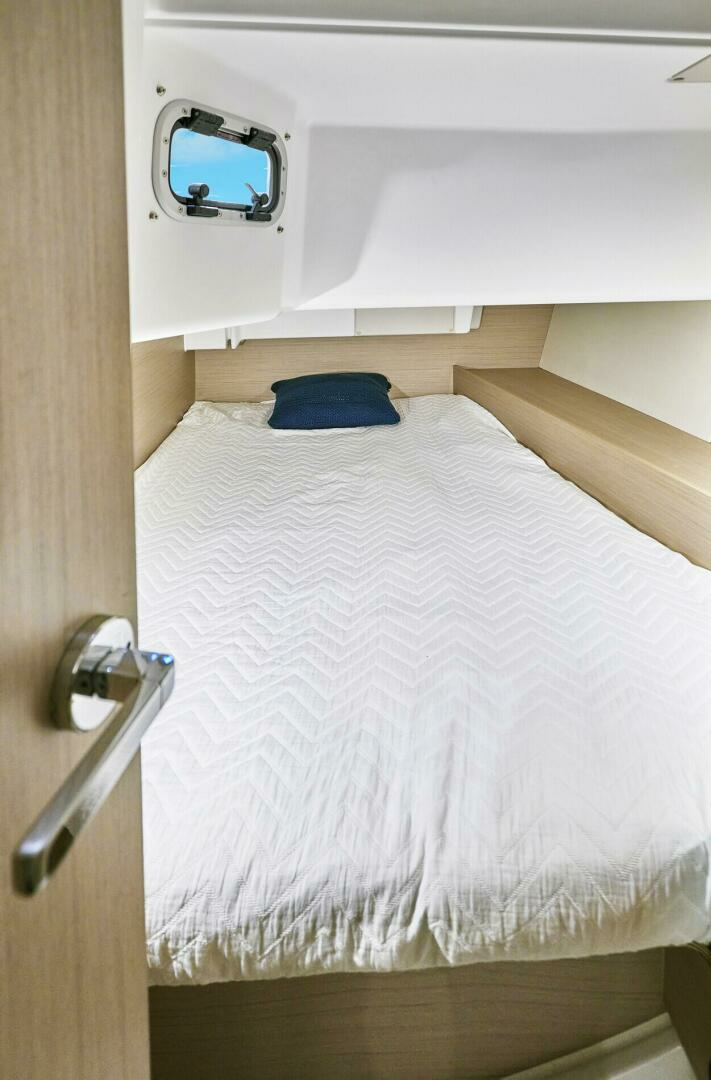 2025 Beneteau Oceanis 34.1 - Image 9