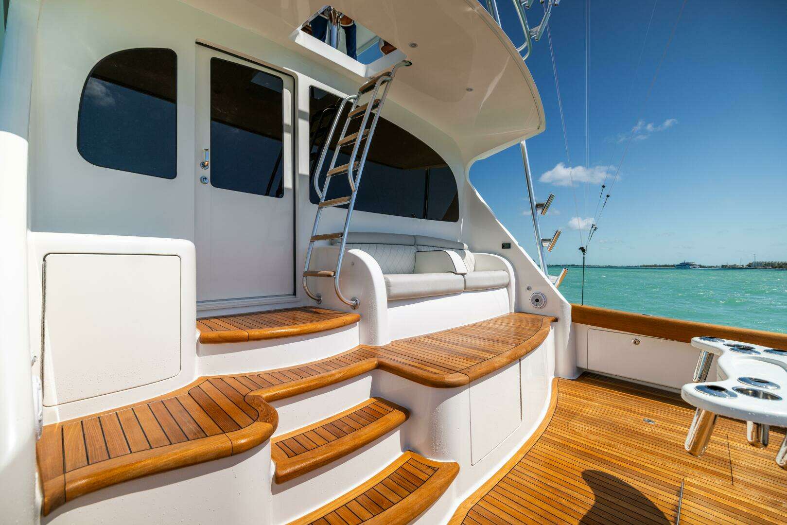 2011 Viking 70 Convertible - Image 74