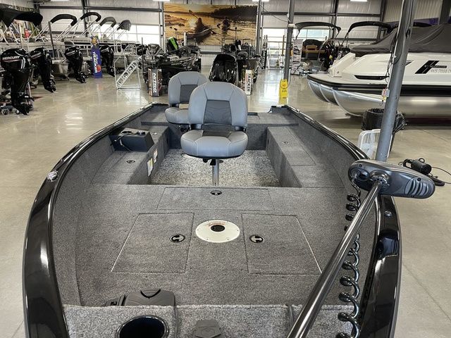 2026 Tracker Super Guide V 16 T - 12