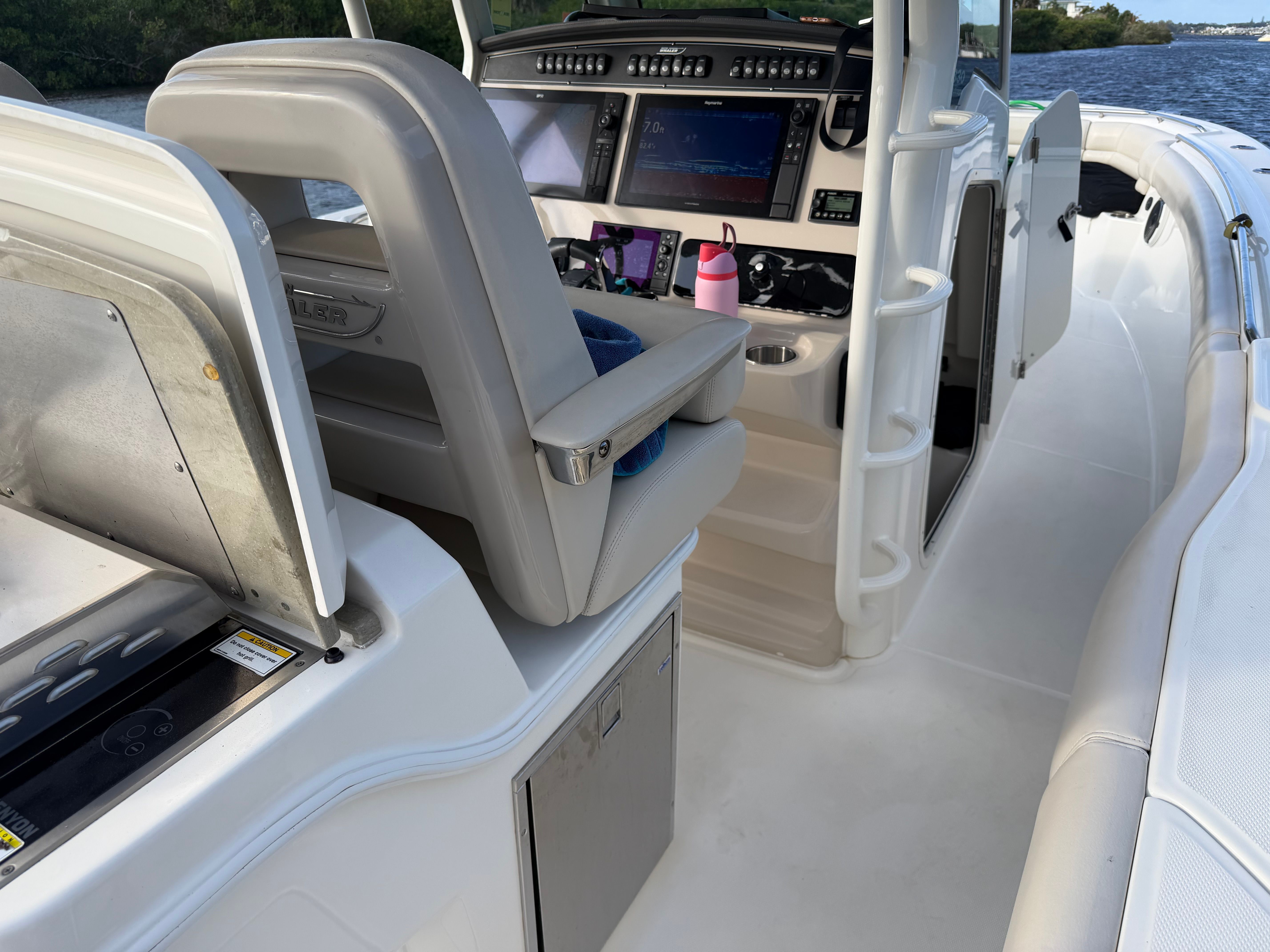 2021 Boston Whaler 330 Outrage - 65