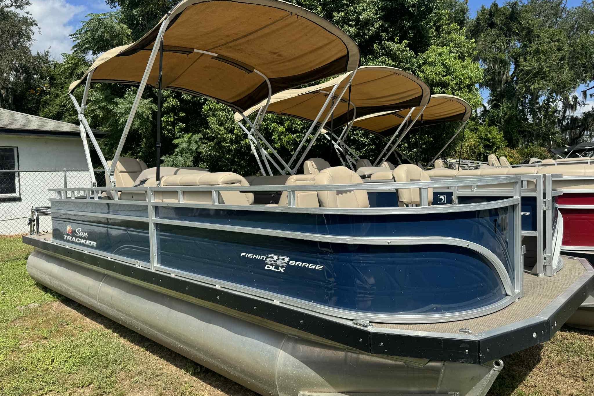 2024 Sun Tracker Fishin' Barge 22 DLX