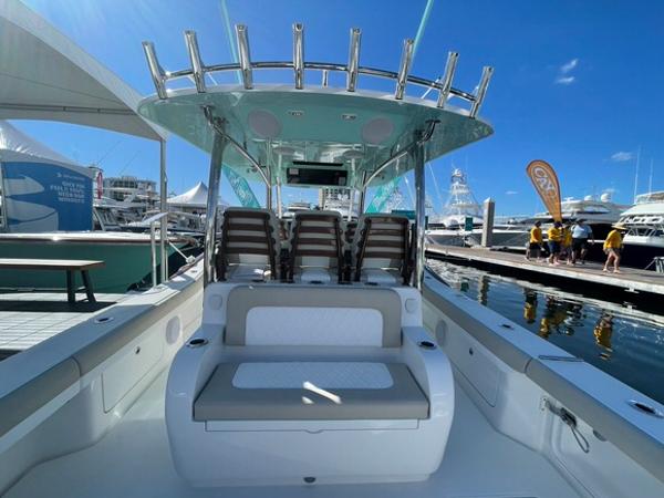 2026 Mag Bay 43 Center Console - 93