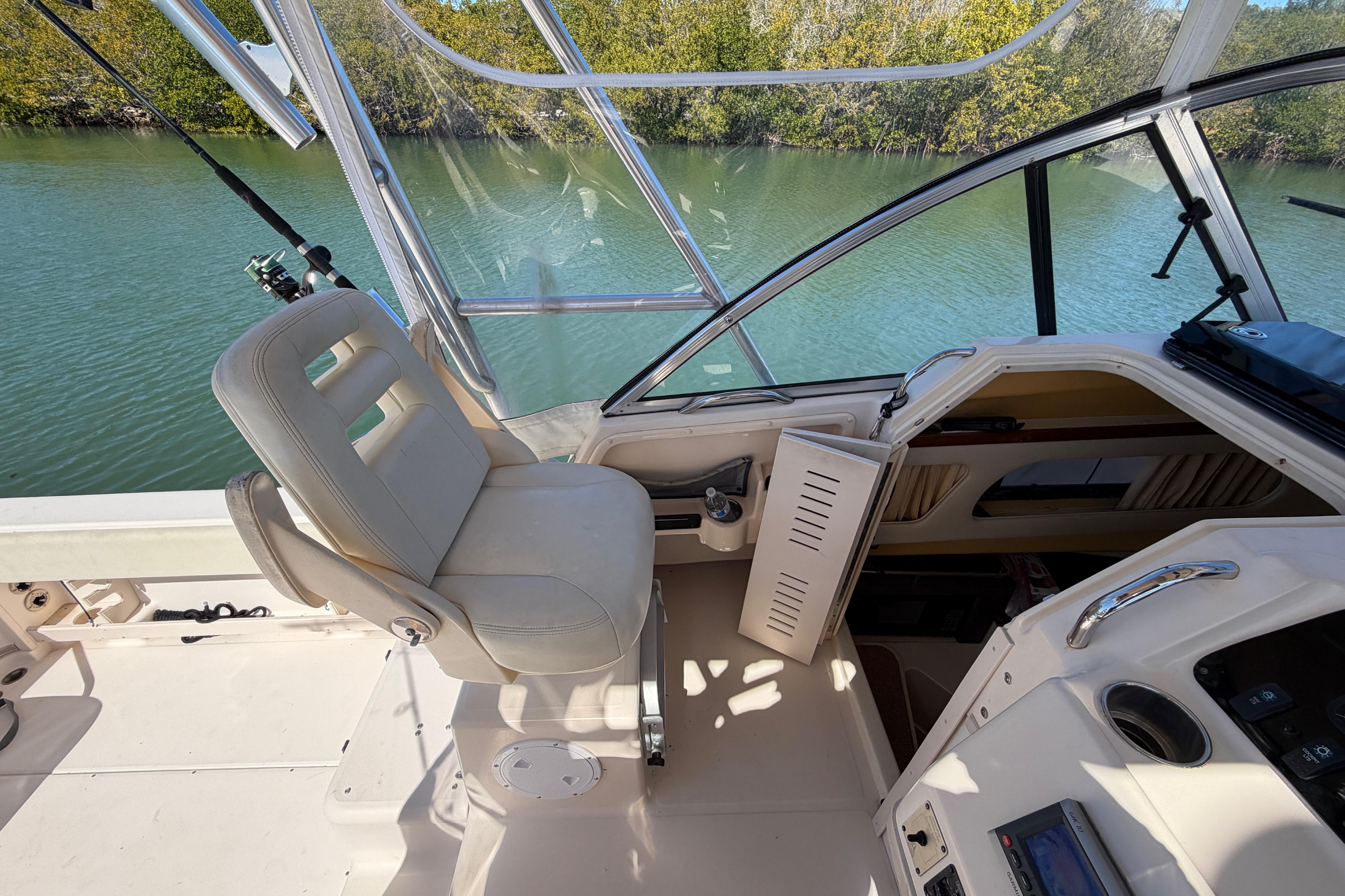 2006 Grady-White Sailfish 282 boat interior with helm seat and cabin entrance.