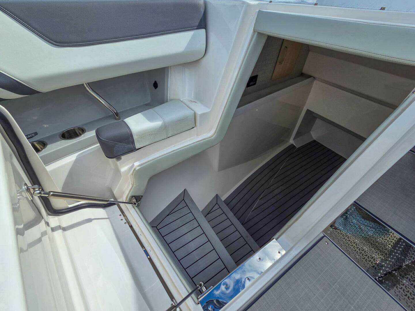 2025 Regal LX36 - Image 31