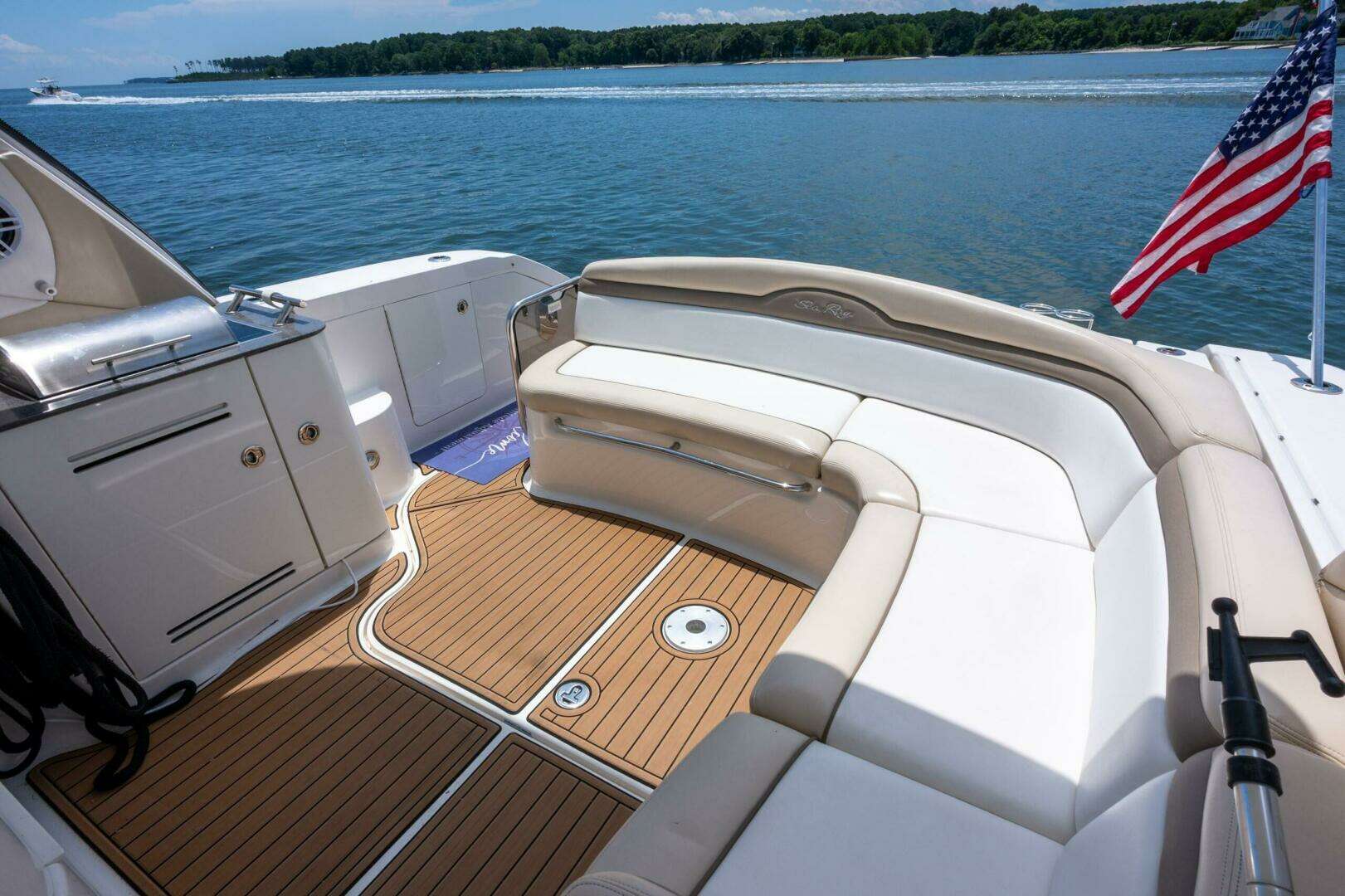 2013 Sea Ray 370 Sundancer - Image 14