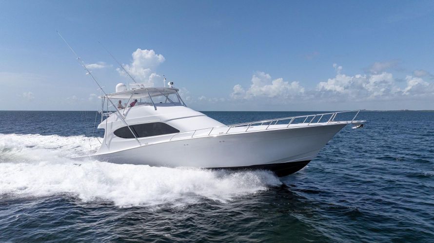 2024 Hatteras GT70