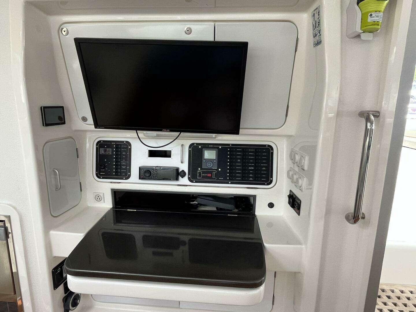 2013 Voyage Yachts 520 - Image 45