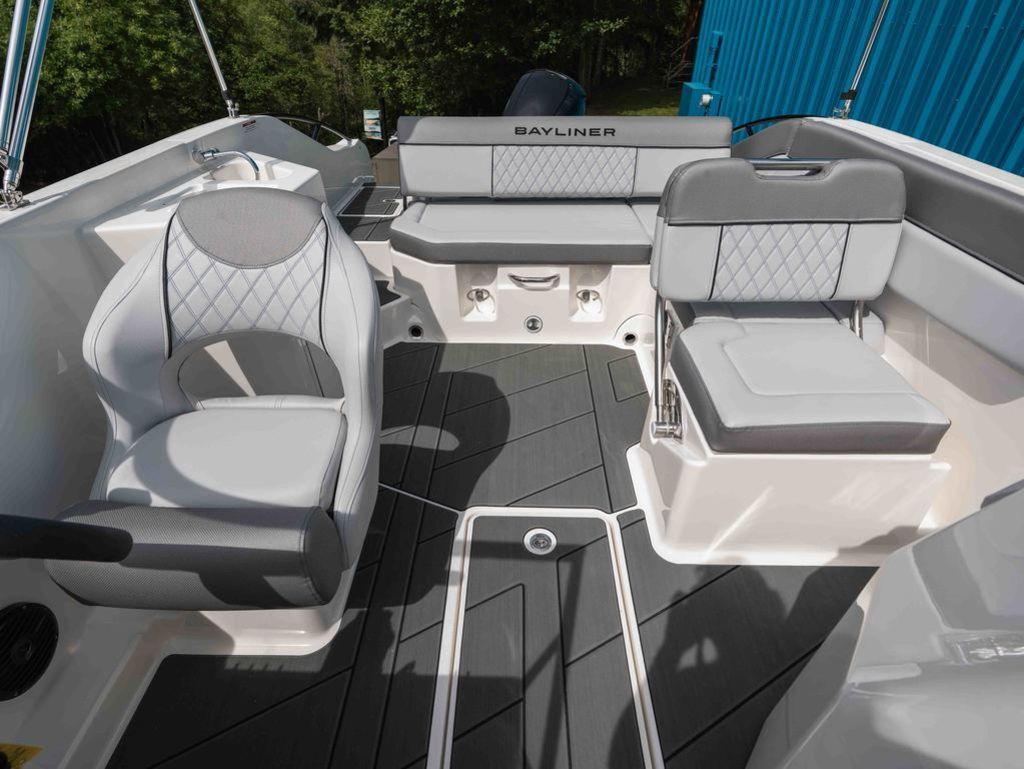 2025 Bayliner D22 - 13