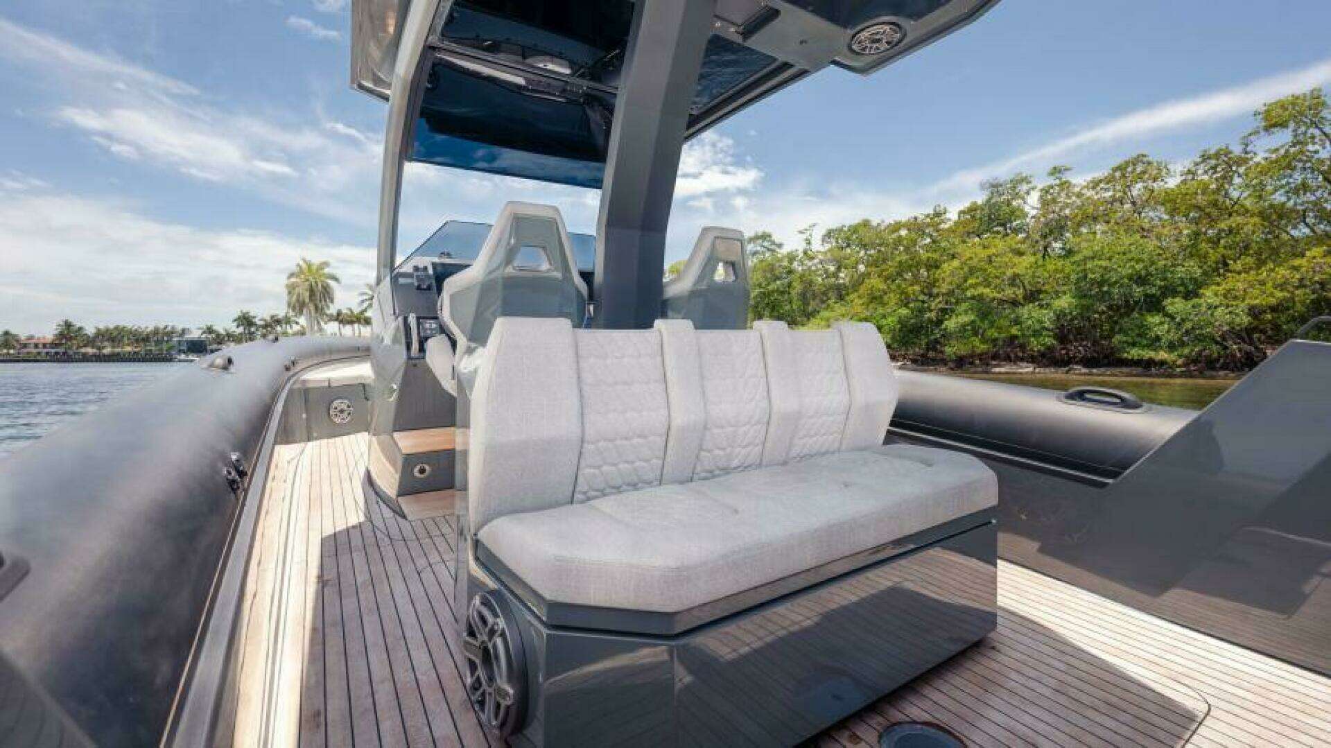 2025 Skipper 38 Sunbed - Image 18