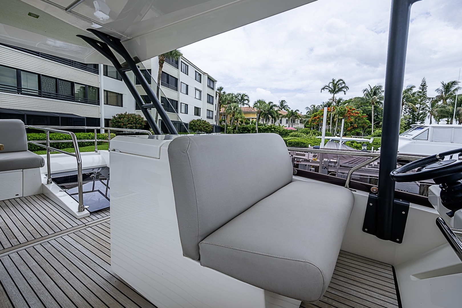 2021 Prestige 520 - Image 11