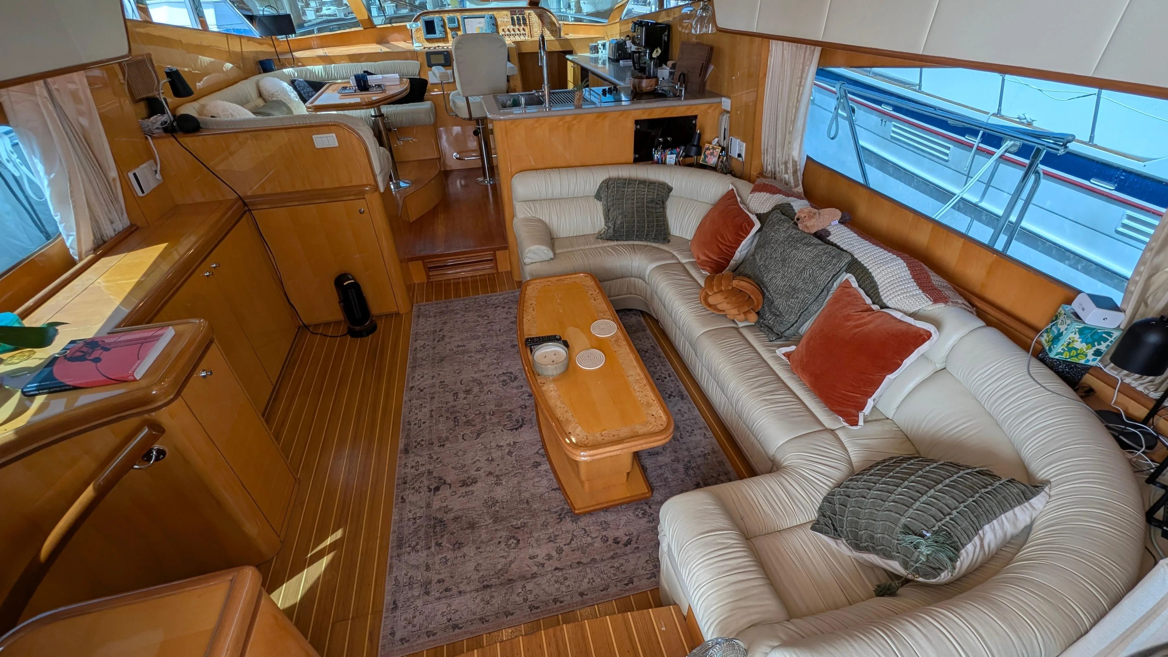 2004 Johnson Motor Yacht - 4