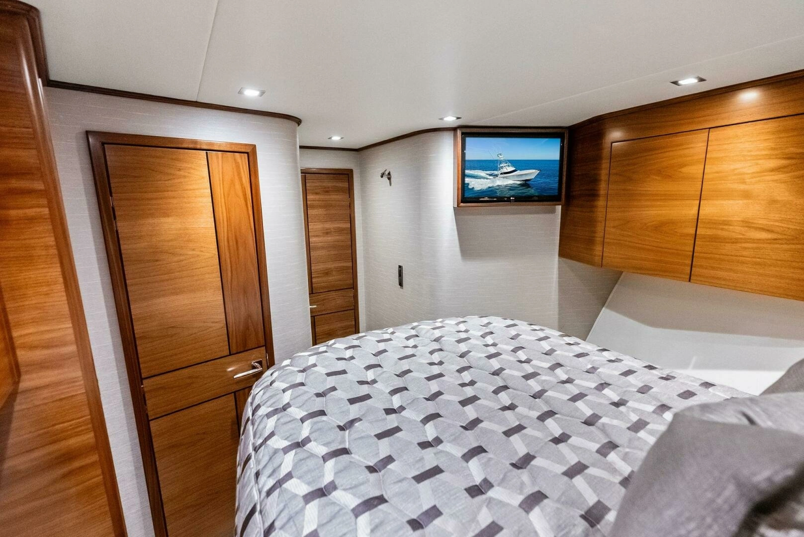 2023 Viking 64 Convertible - Image 33