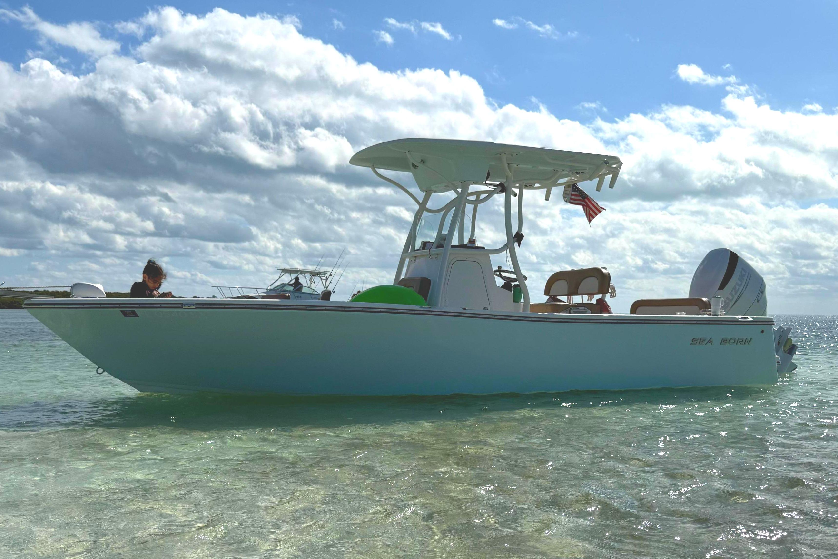 2021 Sea Born LX24 Center Console