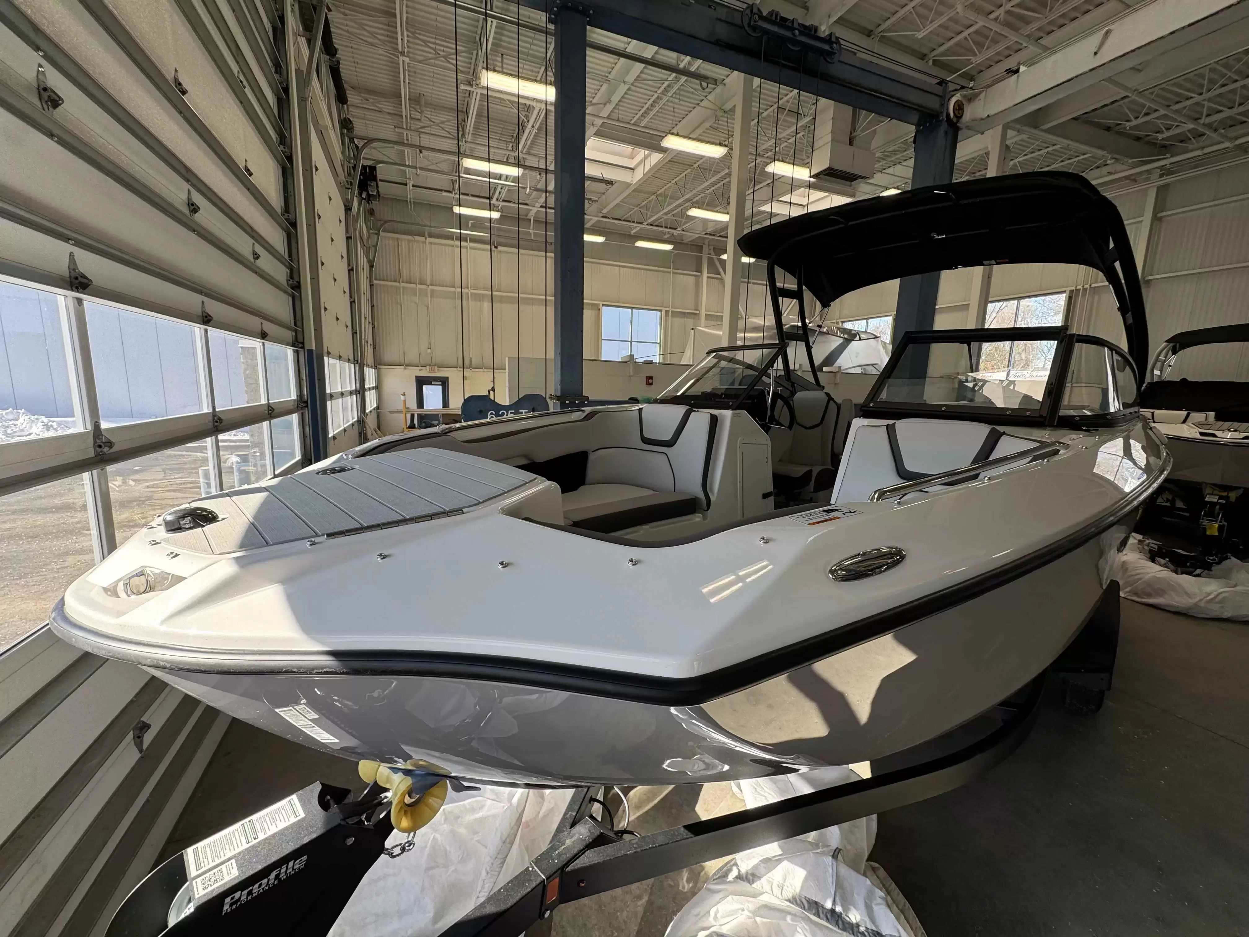 2026 Yamaha Boats AR250 - 4