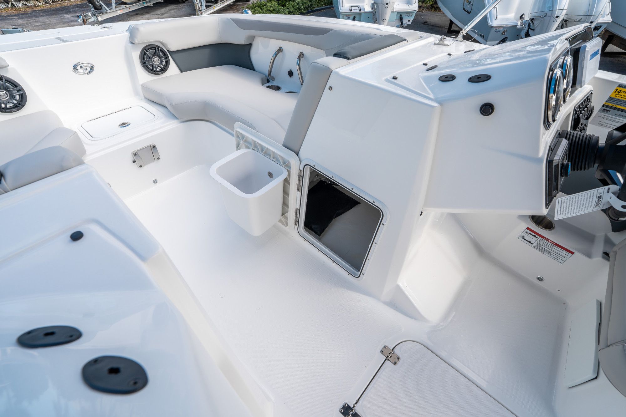2026 Hurricane SunDeck 2050 OB - 18