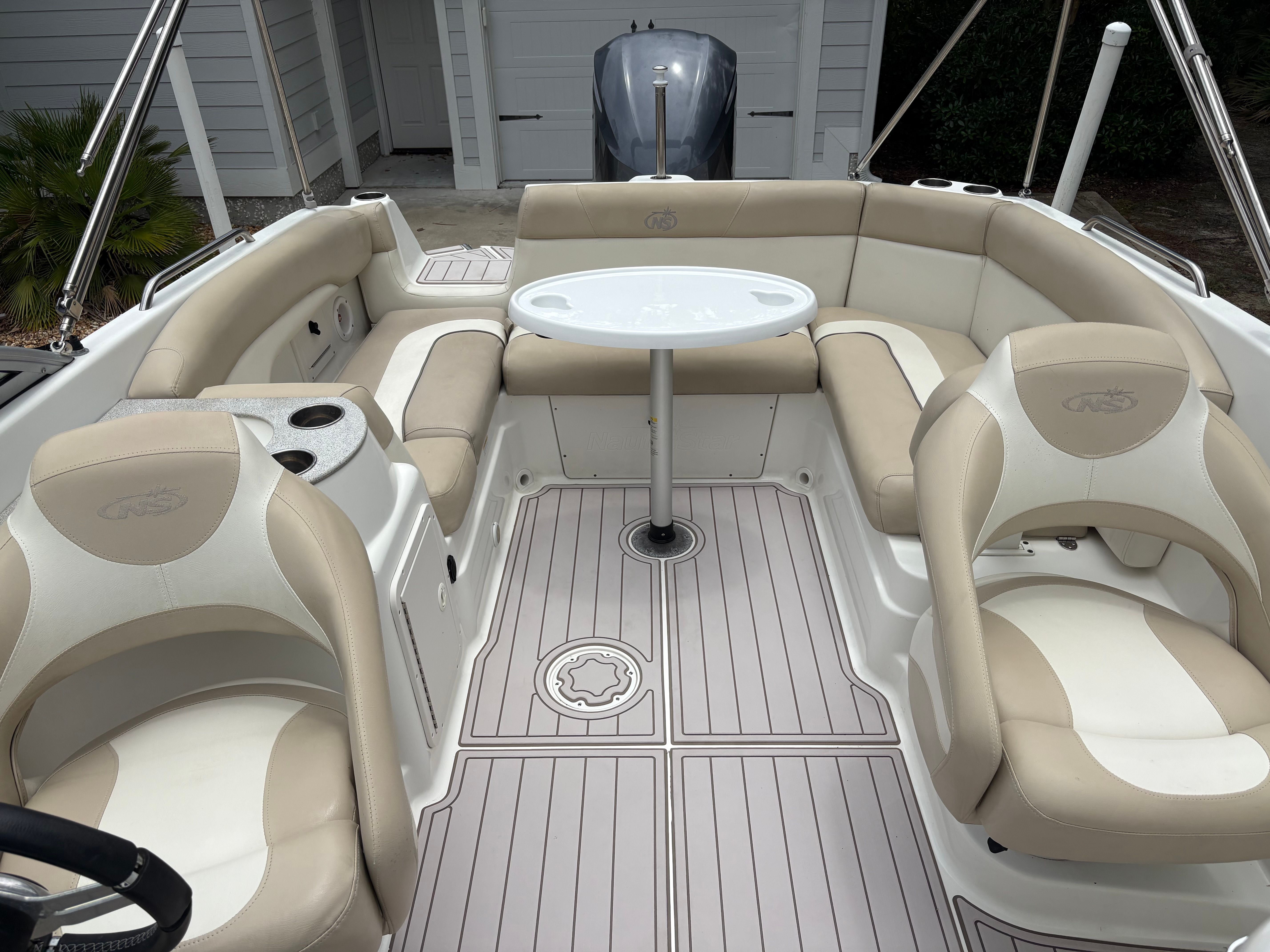 2016 NauticStar 243DC Sport Deck - 13