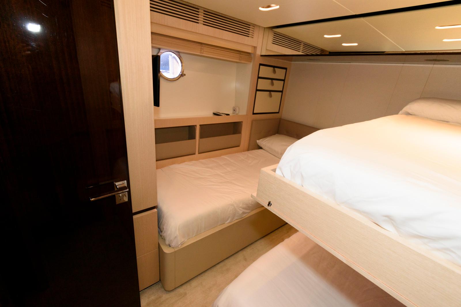 2013 Azimut 84 - 69