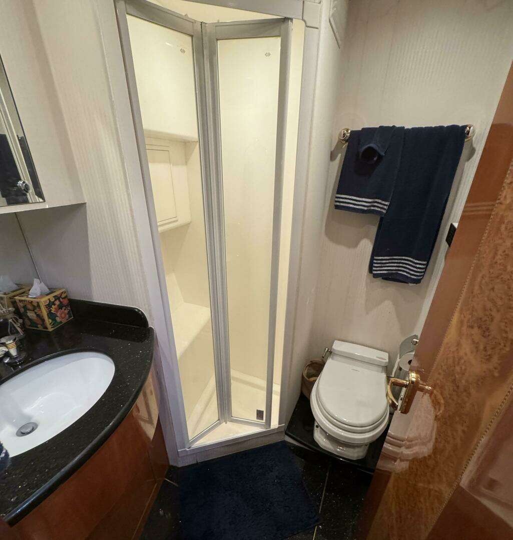 2004 Altima 55 Pilothouse - Image 37